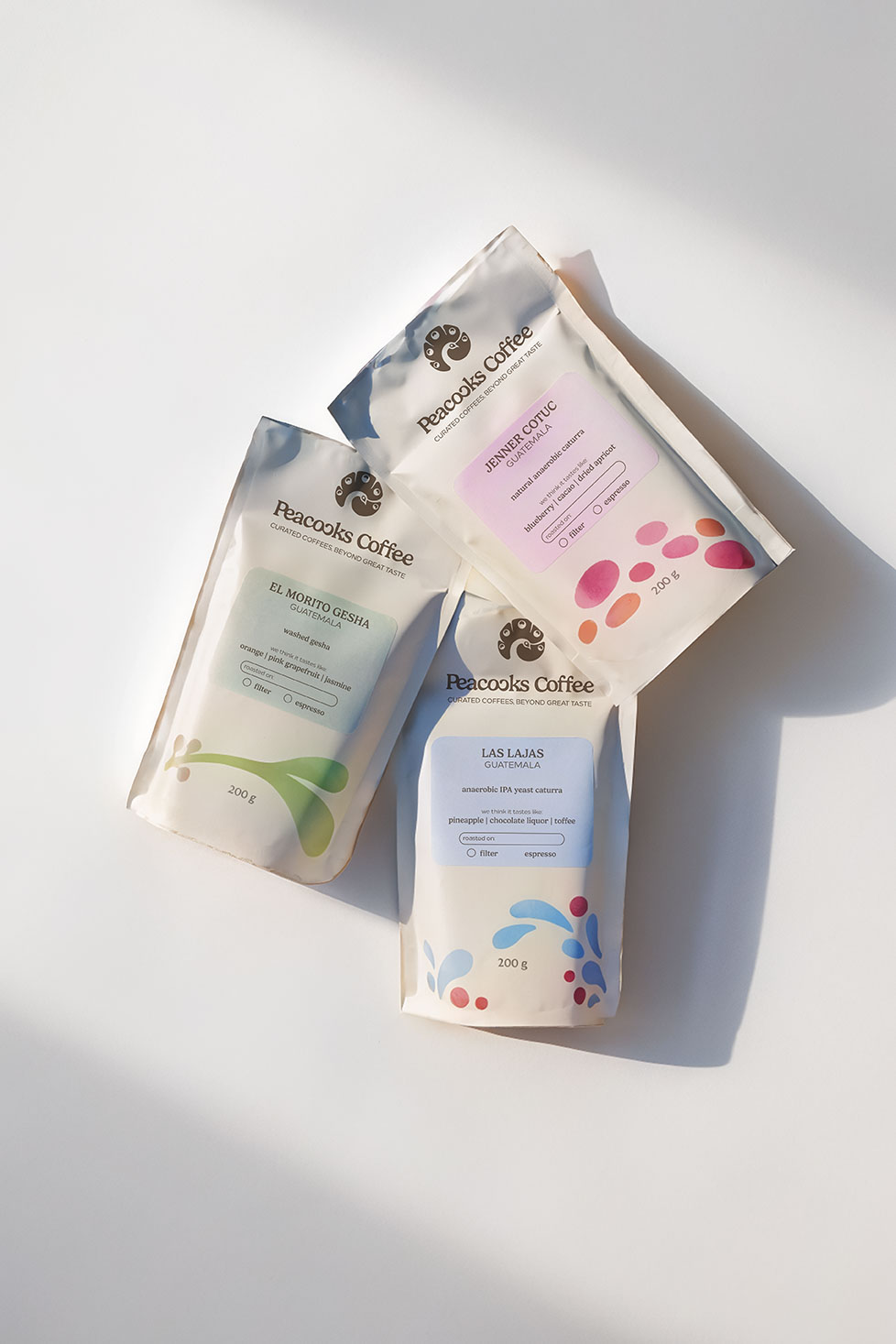 Progetto di packaging illustrati per brand di caffè specialty